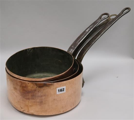 3 copper 19th Century graduated saucepans Dia 27cm Largest